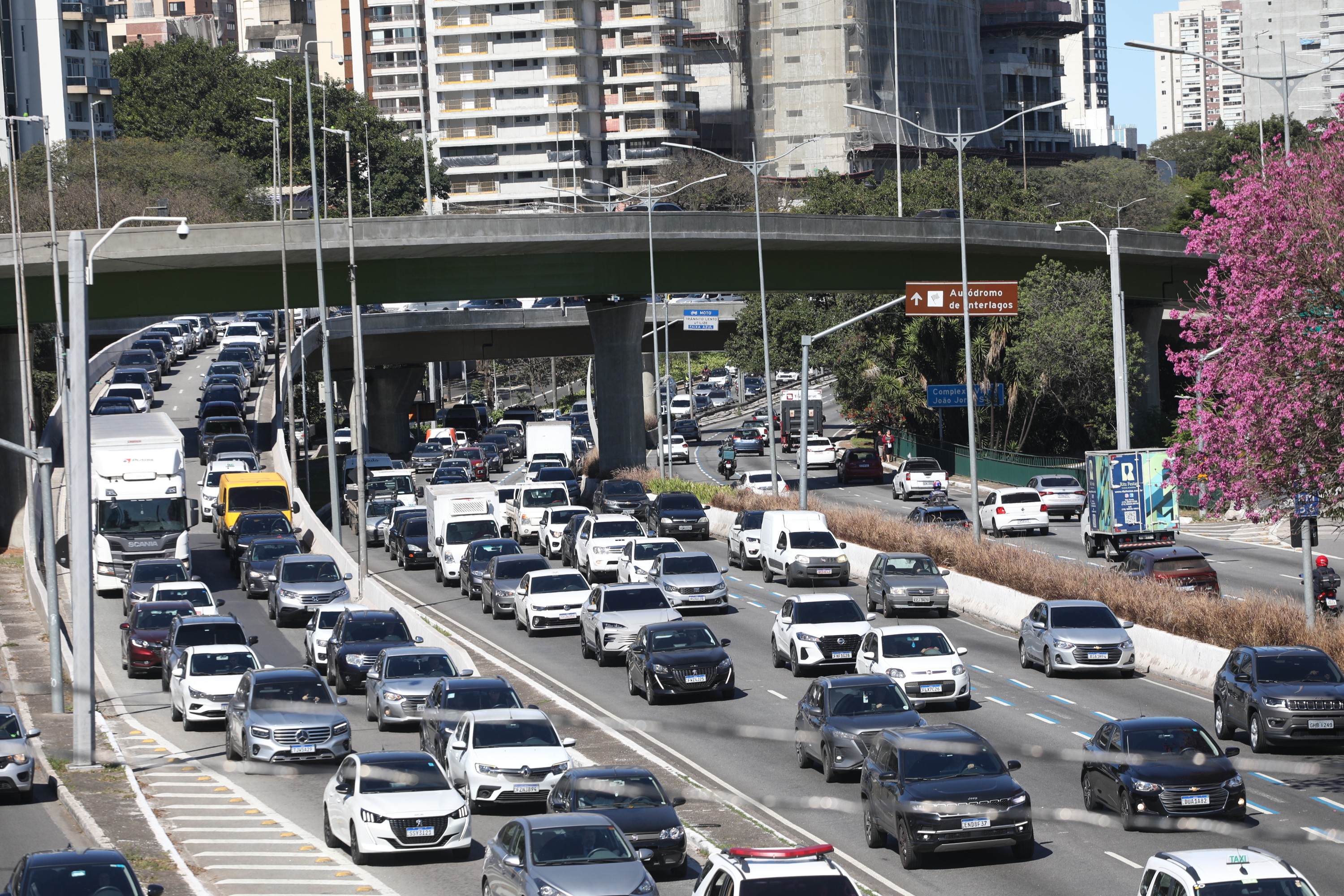 Cidade de SP tem tarde mais seca do ano nesta terça, com apenas 14% de umidade no ar