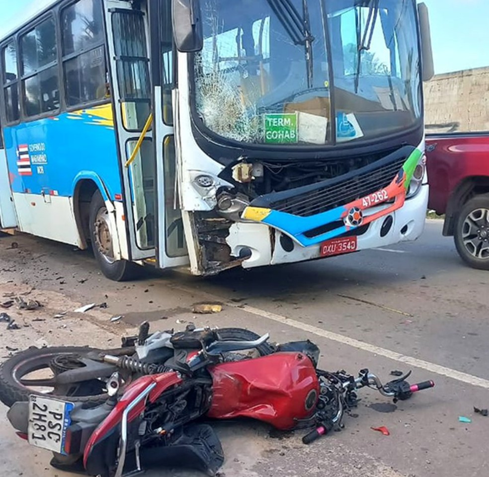 Motociclista morre após moto colidir de frente com ônibus do transporte coletivo na Grande São Luís — Foto: Divulgação/Sindicato dos Rodoviários