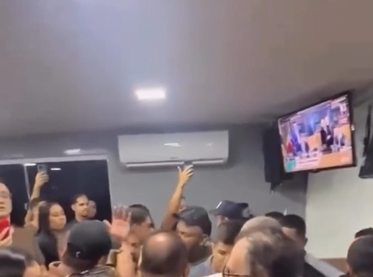 Sessão da Câmara de Bayeux, na Grande João Pessoa, é marcada por confusão; VÍDEO