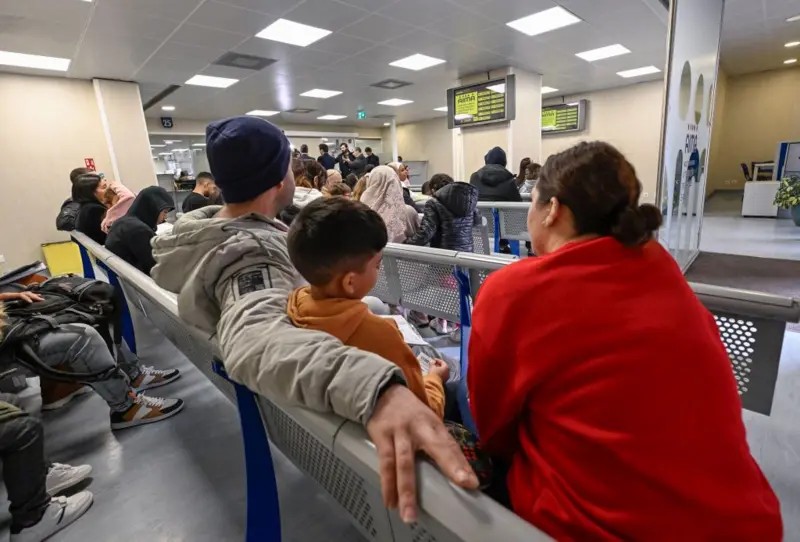 Como linha dura de novo governo de Portugal com regras de imigração afeta brasileiros: 'Vida em suspenso'