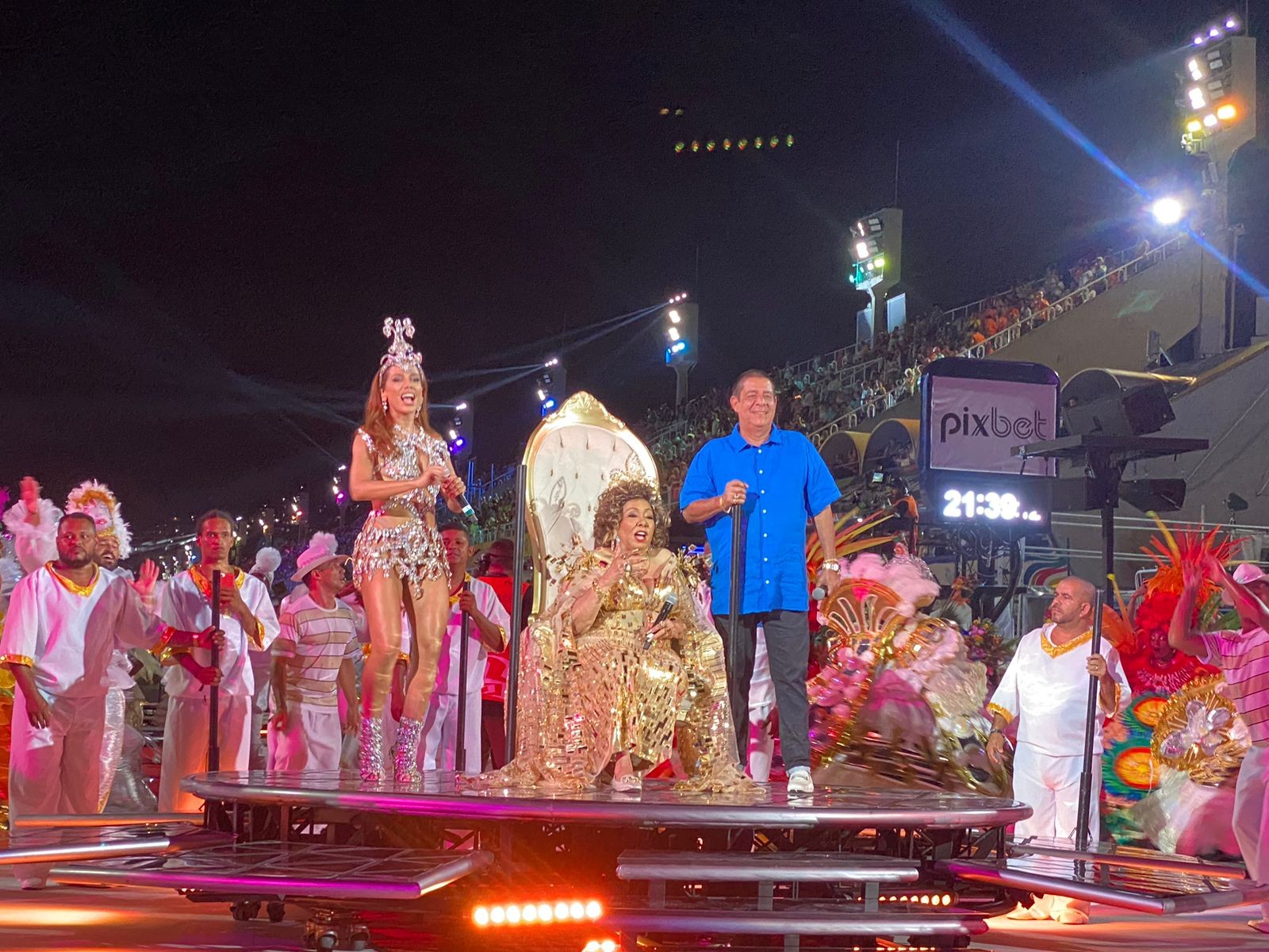 Sapucaí recebe show com Anitta, Zeca Pagodinho e Alcione para celebrar 40 anos do Sambódromo