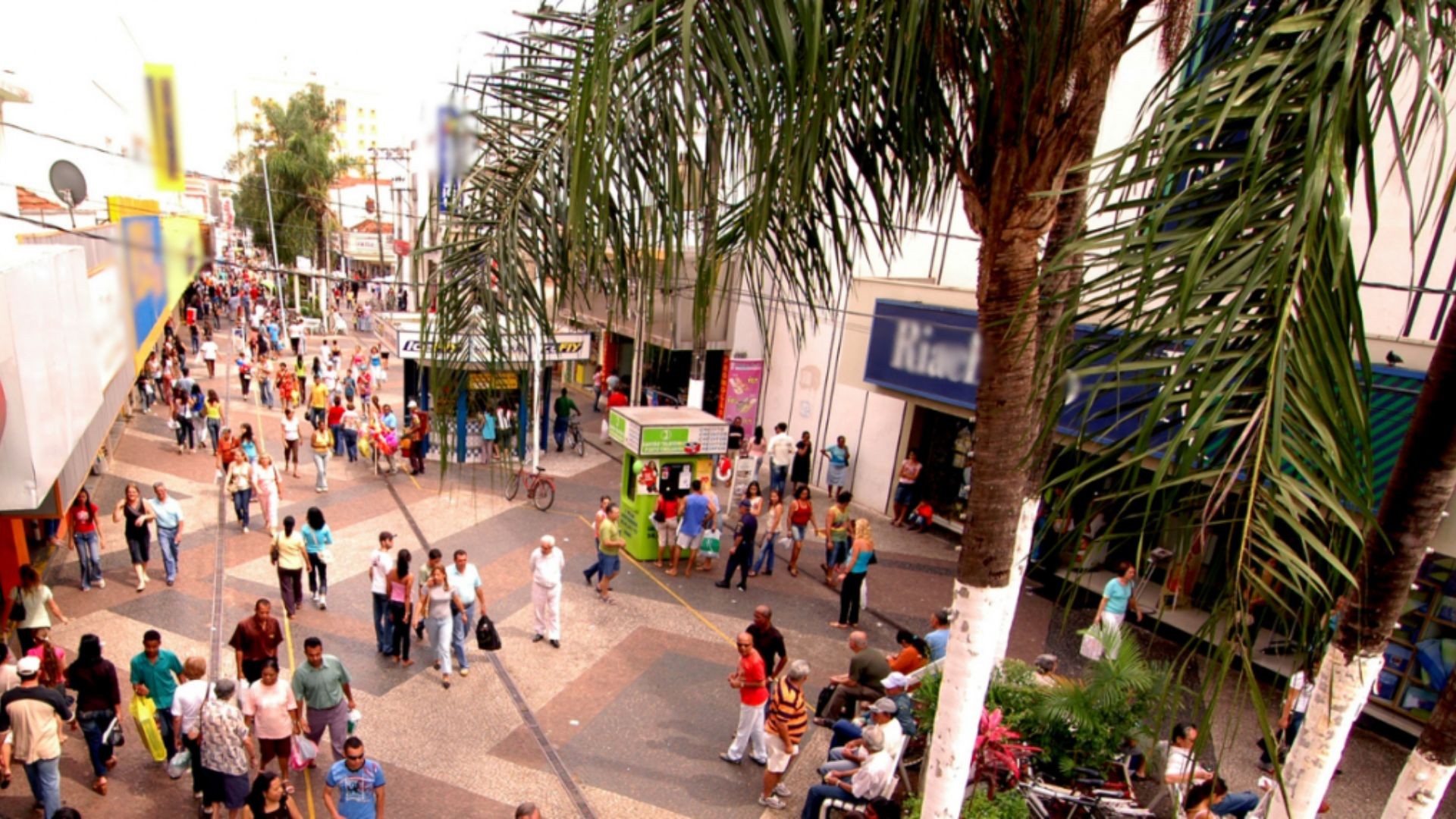 Sanfoneira com deficiência visual é furtada enquanto tocava no centro de Araçatuba