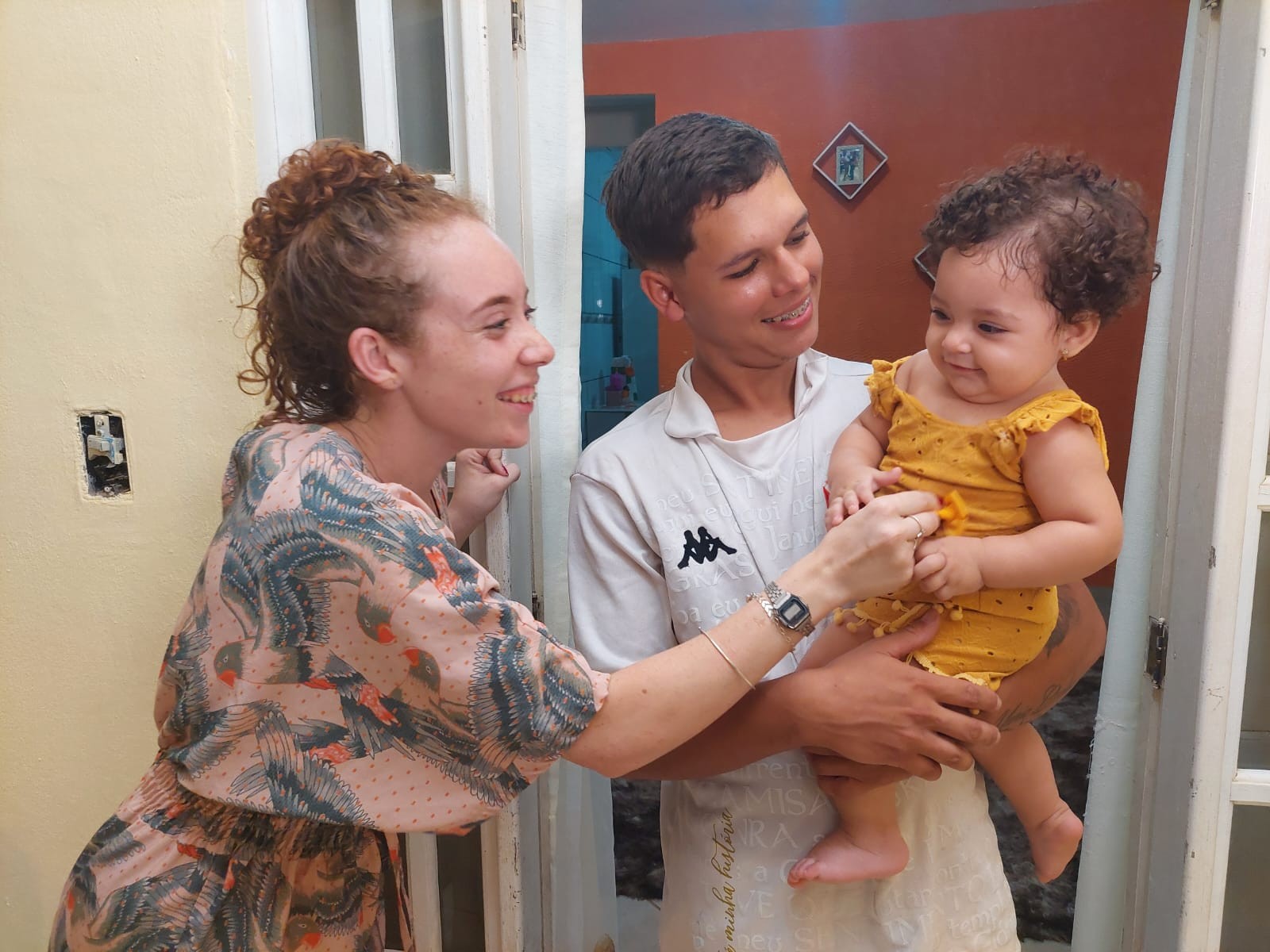 Grávida resgatada de enchente dentro de geladeira celebra aniversário de 1 ano da filha com o tema Arca de Noé