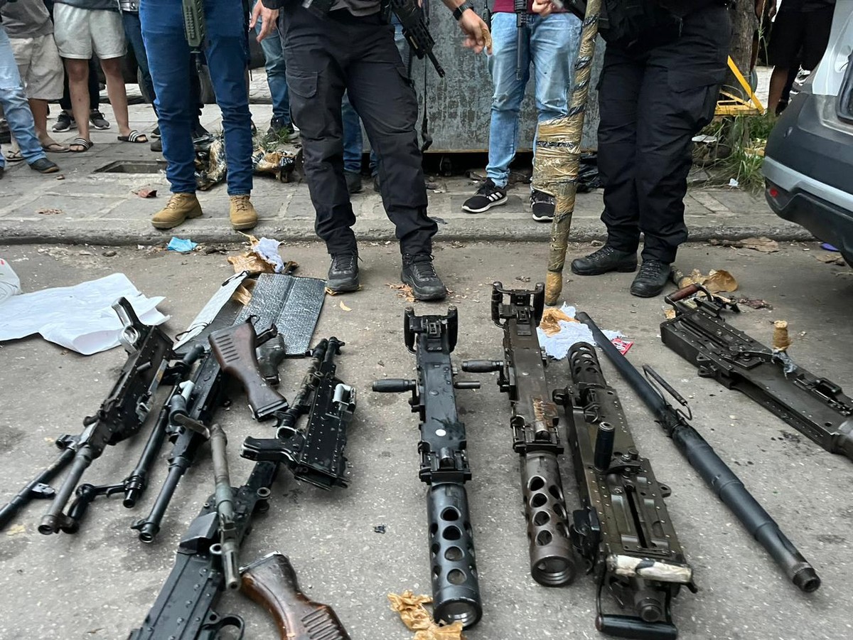 Quadrilha é presa com arsenal de guerra na região de Curitiba