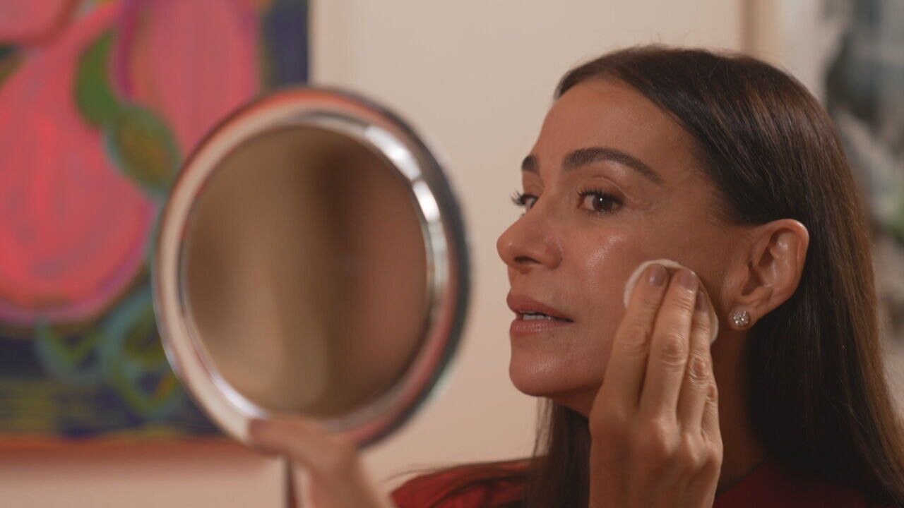 Pamela Anderson no Globo de Ouro: por que uma mulher sem maquiagem chama tanta atenção? 