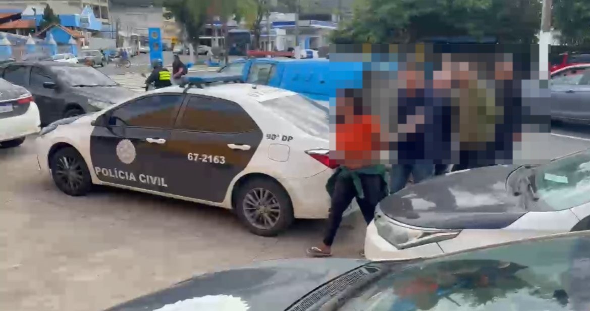 Três pessoas são presas por tráfico de drogas em Volta Redonda