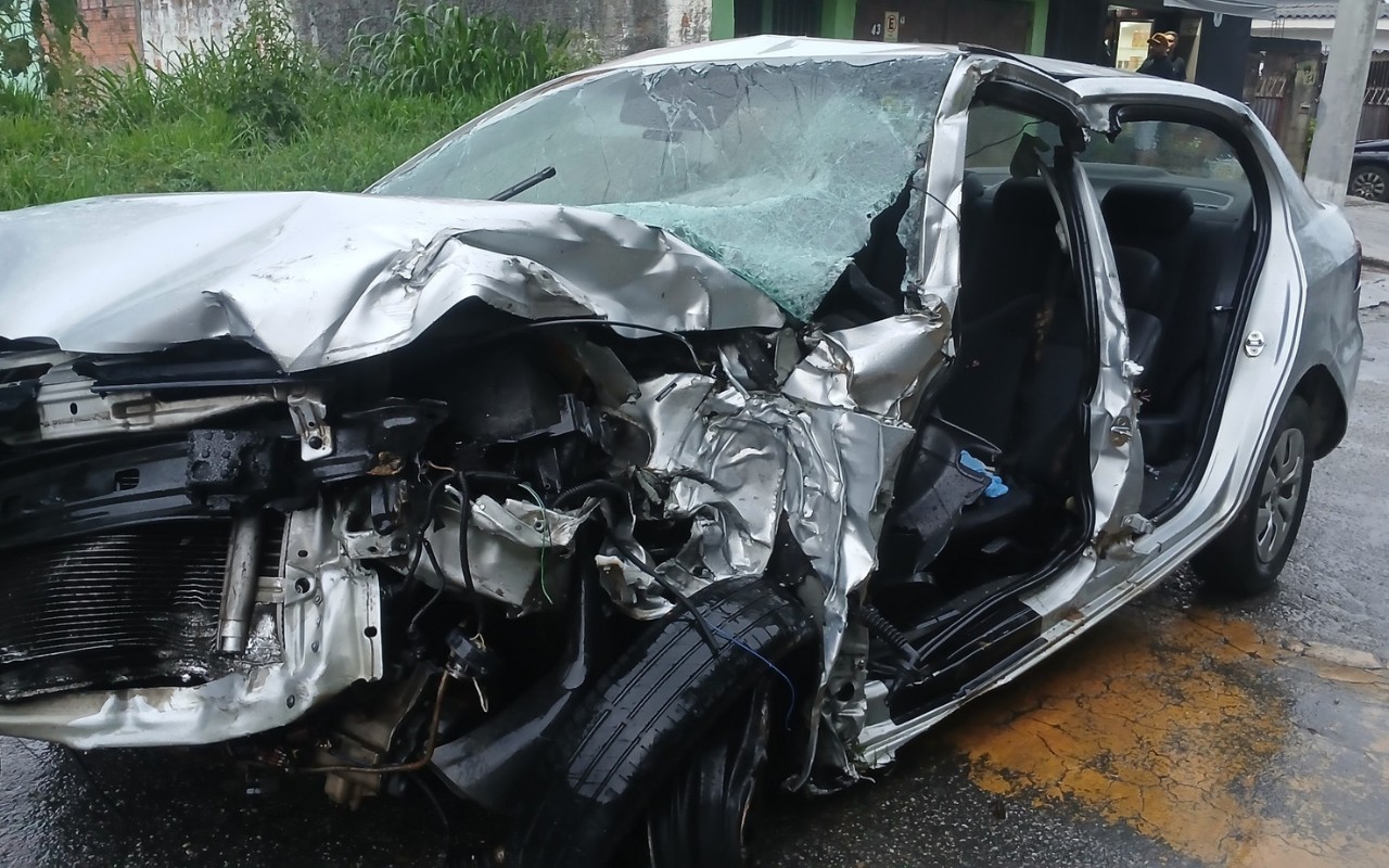 Ex-secretário de Mairinque fica ferido após acidente em avenida de Sorocaba