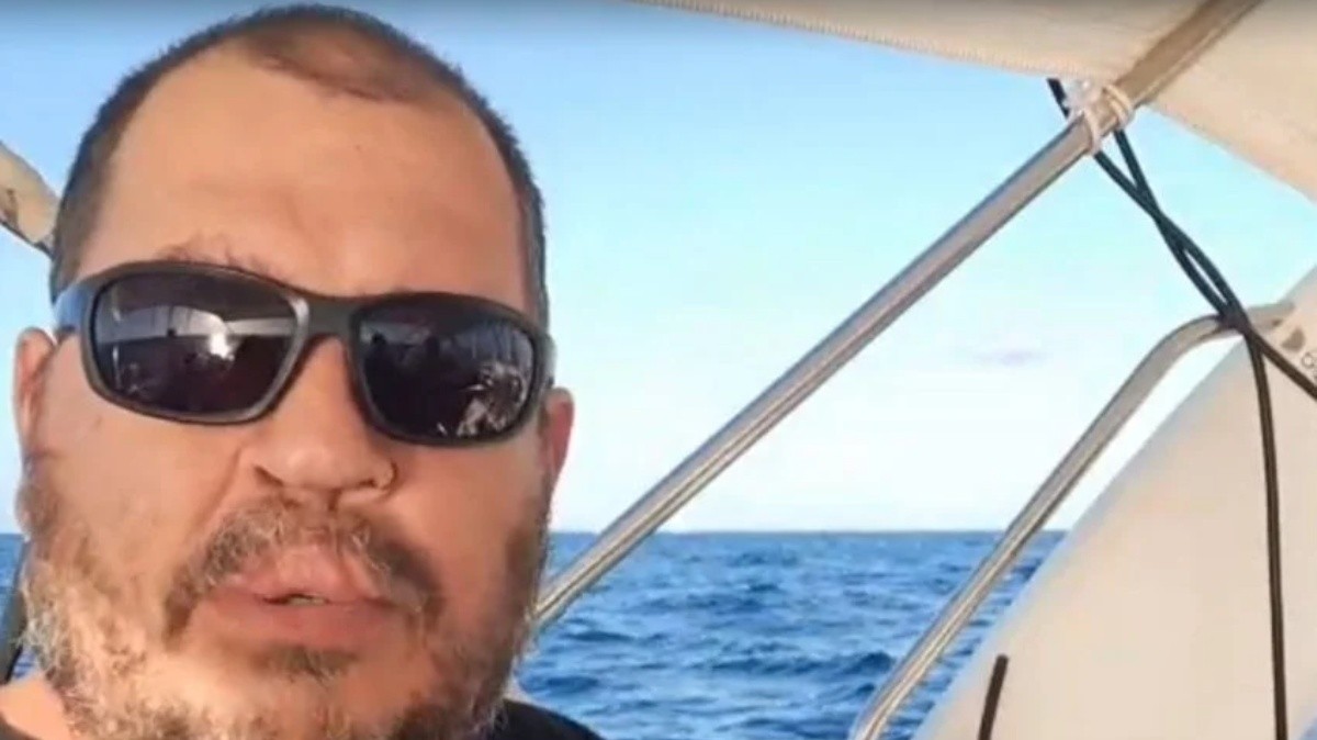 Família cobra ajuda por notícias de cineasta brasileiro que estava em flotilha rumo a Gaza e sumiu: 'Cada minuto uma tortura'