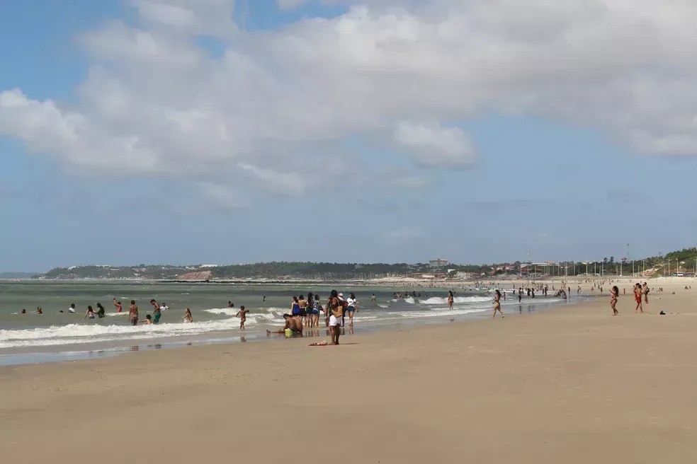 Dos 22 trechos analisados pela Secretaria de Estado do Meio Ambiente e Recursos Naturais (SEMA), 16 foram considerados próprios para banho nas praias da Grande Ilha  — Foto: Divulgação/Sema