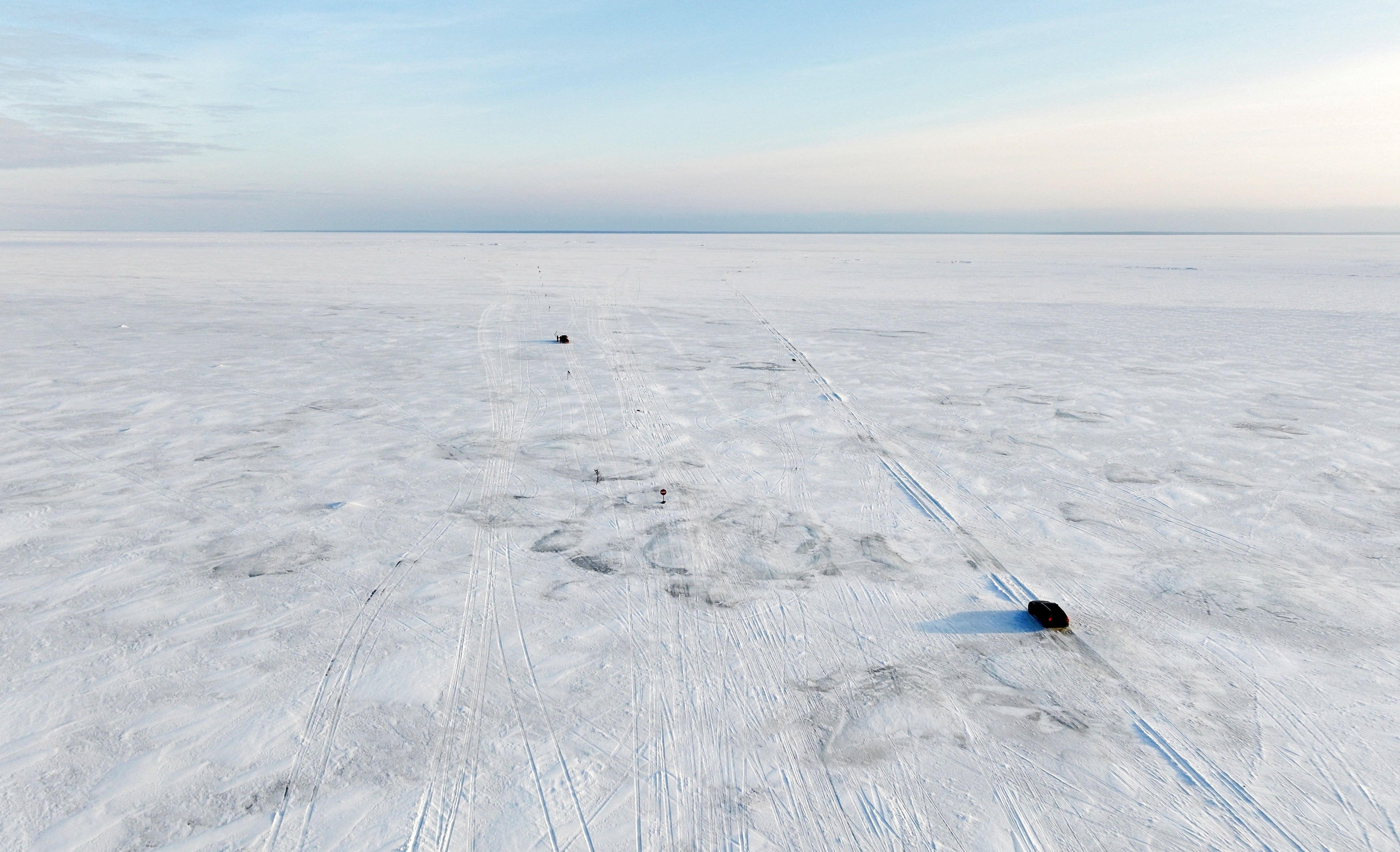 Temperaturas congelantes fazem Estônia inaugurar estrada de gelo entre ilhas; VÍDEO