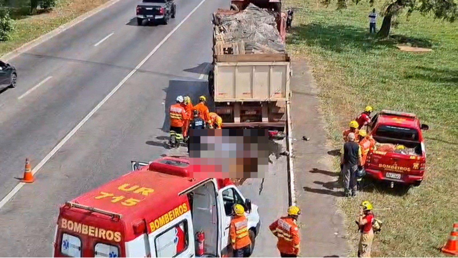 Motociclista morre após colidir com caminhão no DF