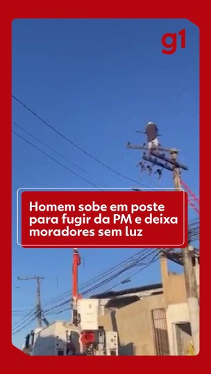 Homem sobe em poste para fugir da PM e deixa m...