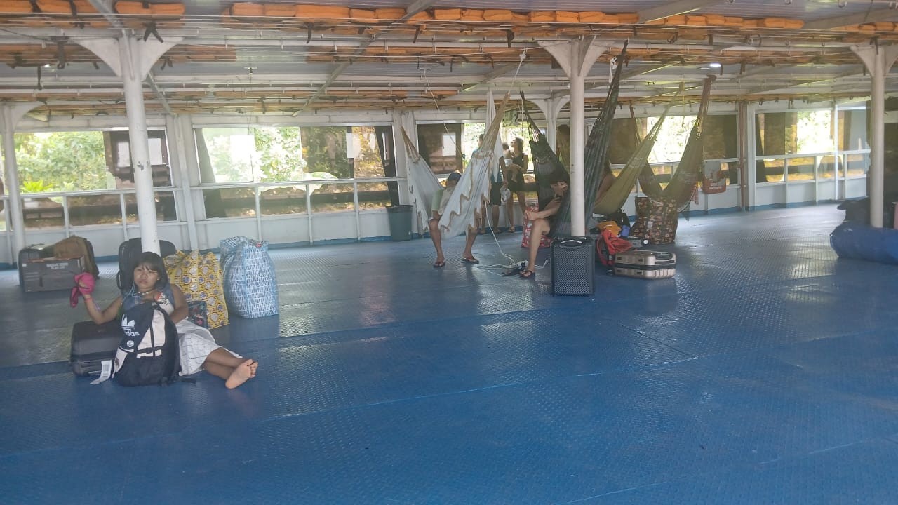 VÍDEO: Barco fica à deriva no Amazonas e passageiros denunciam demora em resgate