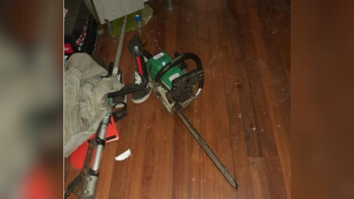 Homem ataca esposa com motosserra por ciúmes em SC