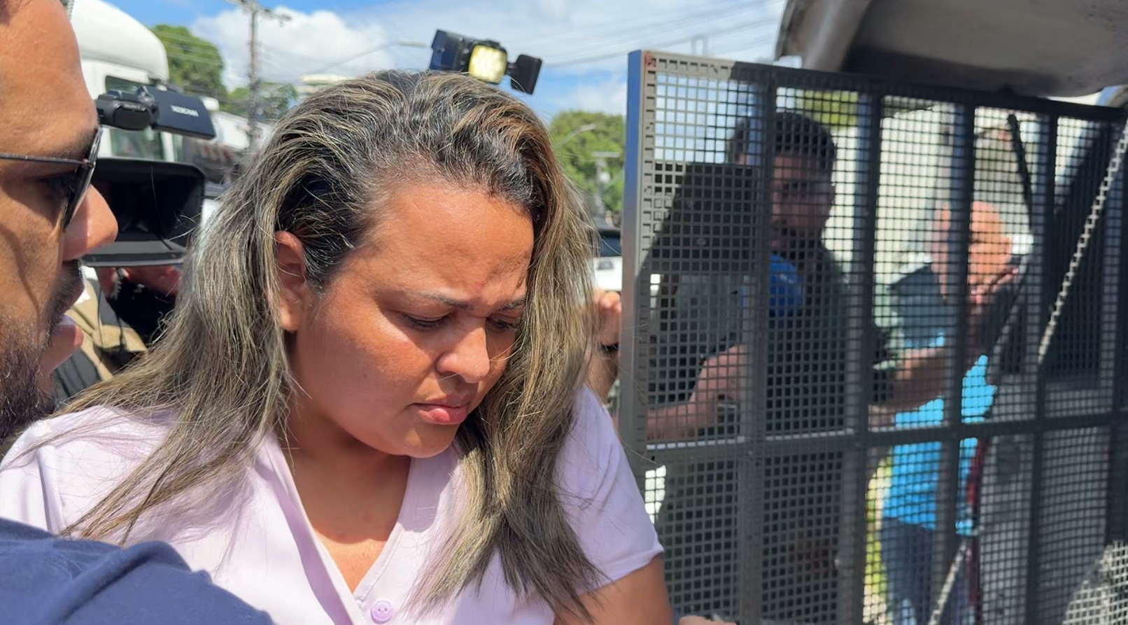 Mulher é presa suspeita de se passar por dentista e aplicar golpes de R$ 80 mil em Manaus