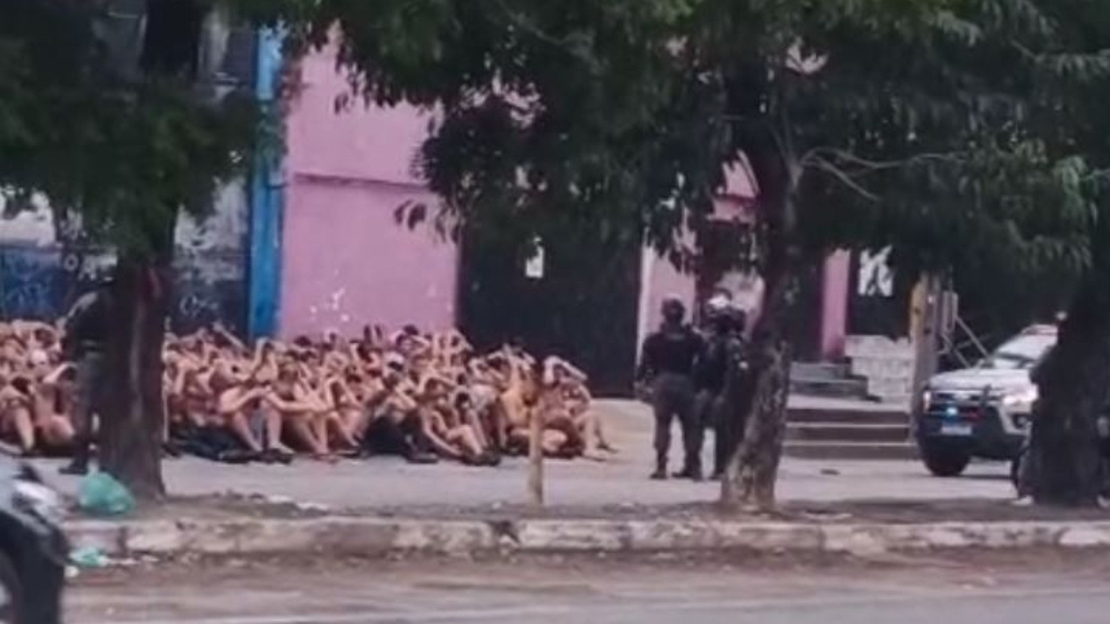Mais de 350 pessoas são capturadas após confrontos de torcidas antes da partida entre Ceará x Fortaleza; vídeo