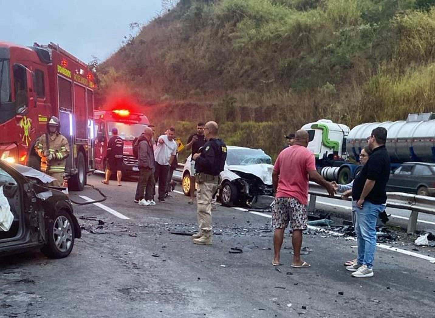 Acidente na BR-040, em Areal, deixa uma pessoa morta e duas em estado grave