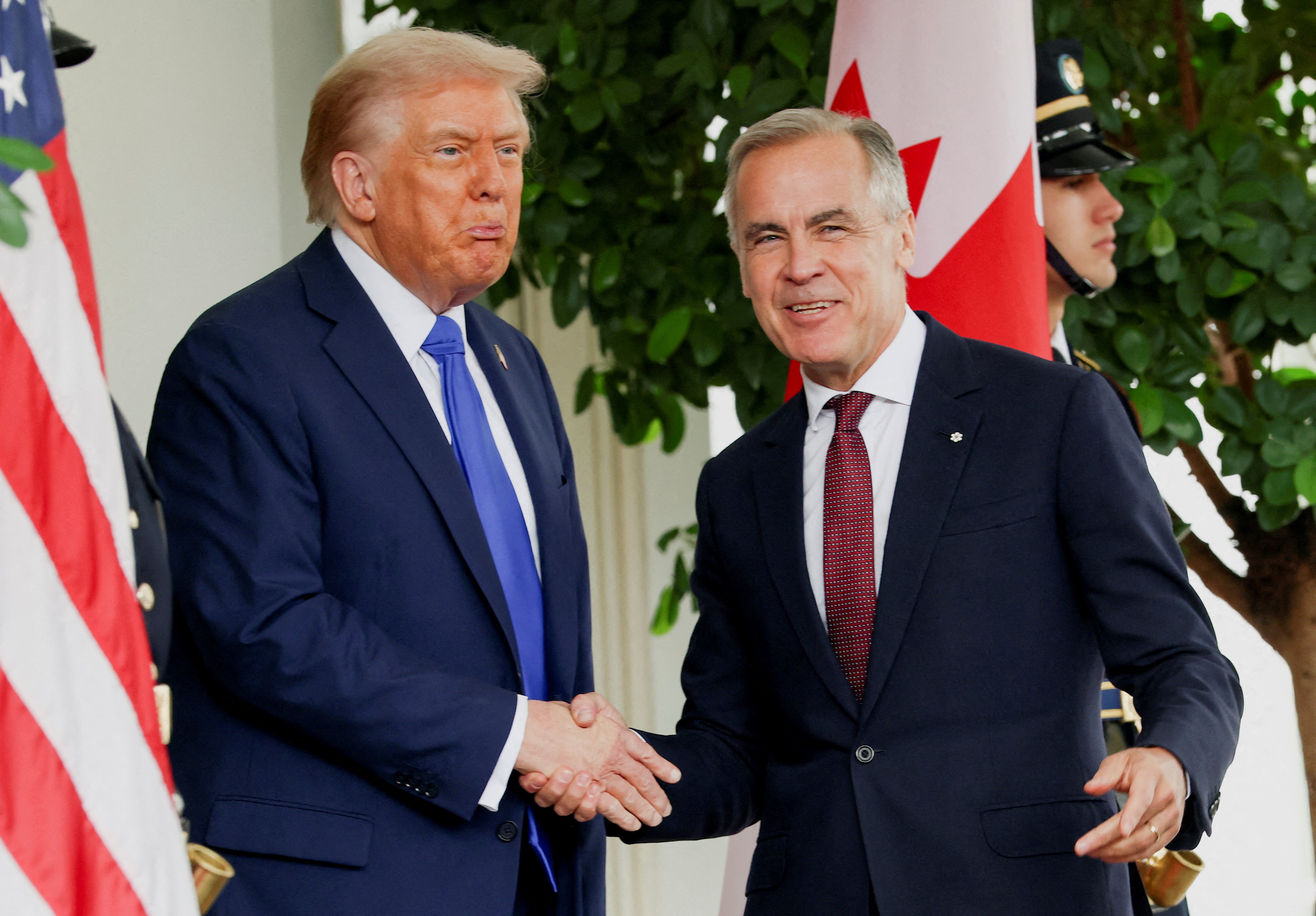Canadá revida Trump e impõe tarifas de até 50% sobre produtos dos EUA 