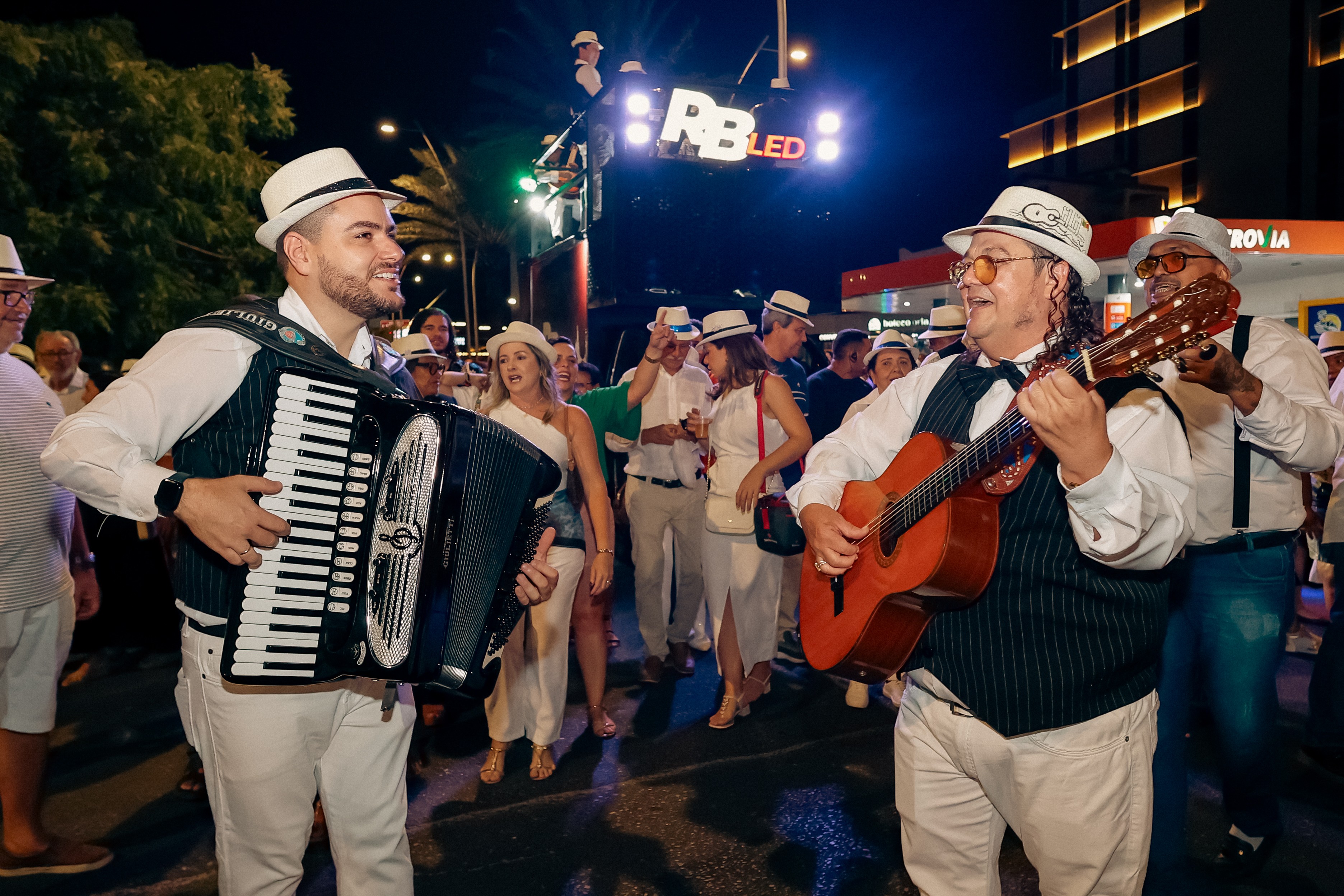 Serenata da Nossa Petrolina acontece neste sábado (12) com homenagem a oito moradores; veja programação