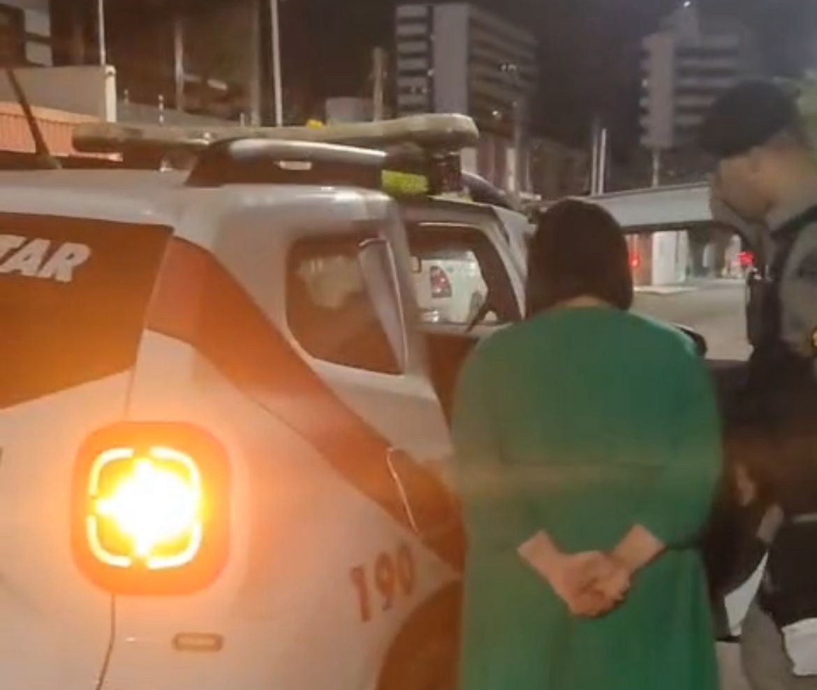 Mulher suspeita de enganar companheiros para aplicar golpes no Nordeste é presa em Maceió