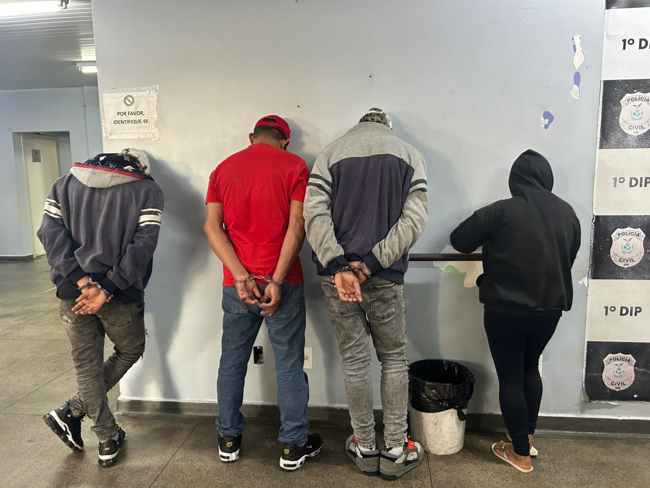 Trio é preso e adolescente apreendida com mais de 100 kg de drogas em Manaus