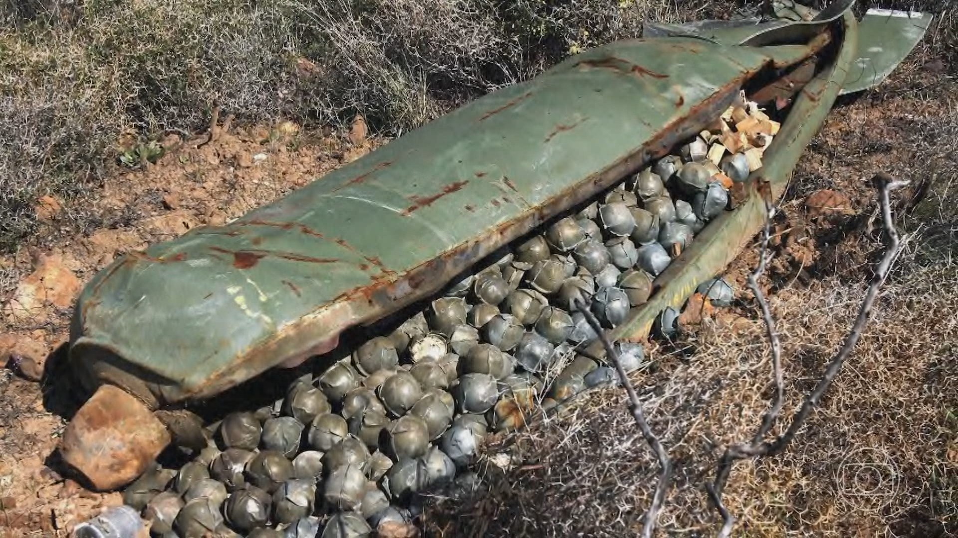 O que são as bombas de fragmentação que Israel diz terem sido usadas pelo Irã
