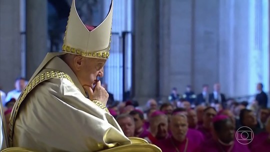 Papa Francisco pede desculpas por declaração homofóbica que fez em reunião fechada - Programa: Jornal Nacional 