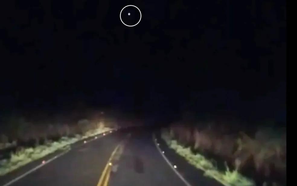 Luz misteriosa intriga motoristas em rodovia perto de Goiandira, em Goiás — Foto: Arquivo pessoal/Silvano Caixeta