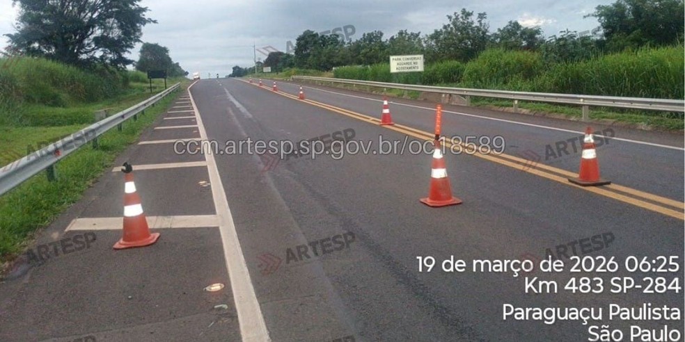1 de 2
Homem morre atropelado ap&oacute;s ser atropelado na Rodovia Man&iacute;lio Gobbi (SP-284), em Paragua&ccedil;u Paulista (SP) &mdash; Foto: Artesp/Divulga&ccedil;&atilde;o