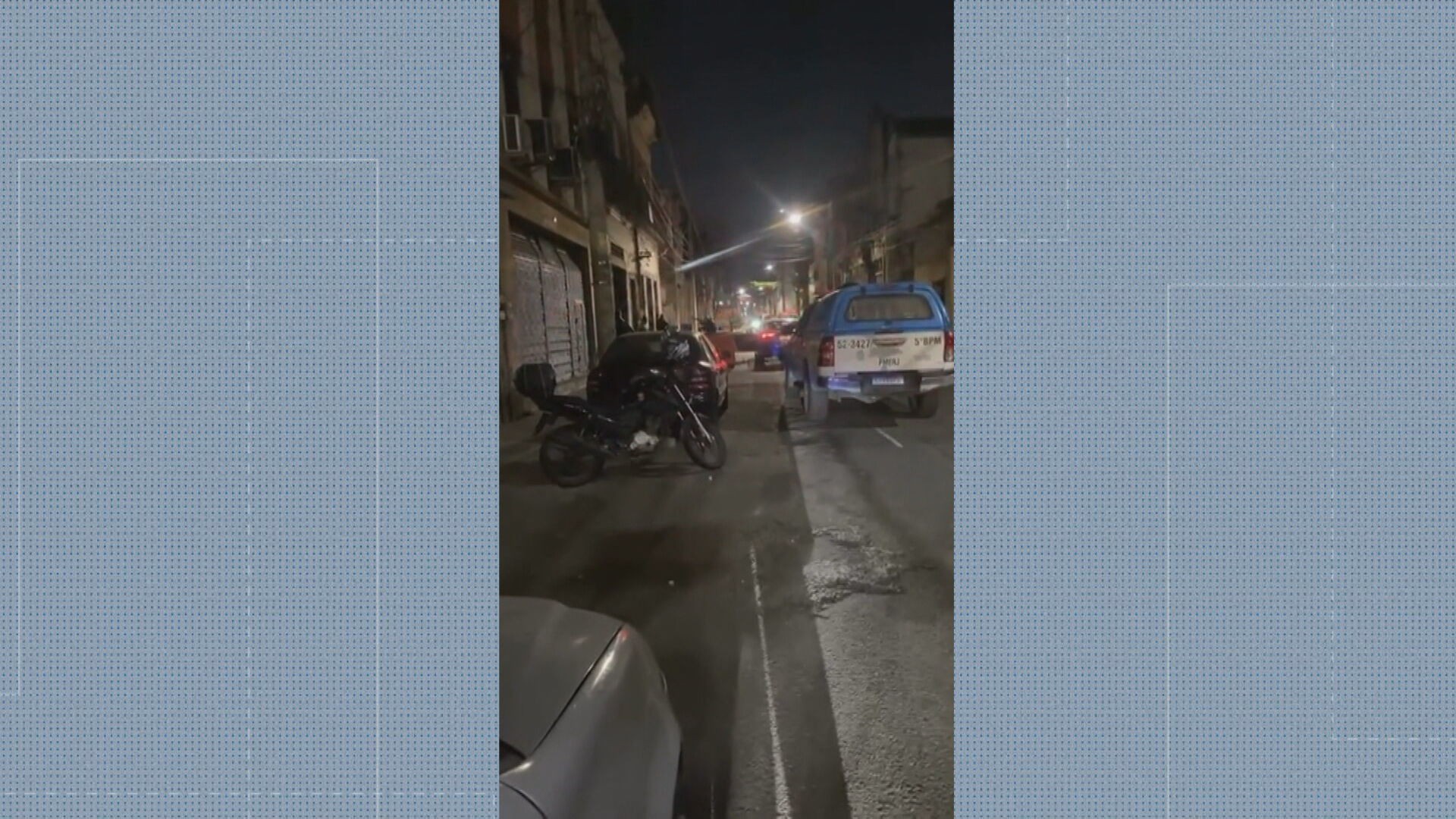Tentativa de assalto na Gamboa tem tiroteio, bandidos encurralados pela PM e um suspeito baleado; VÍDEO 