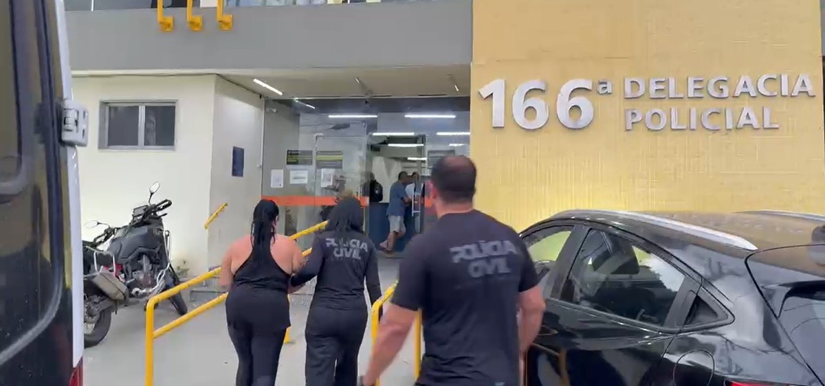 Mulher é presa por suspeita de extorquir ex-companheiros e familiares de vítimas em Angra dos Reis