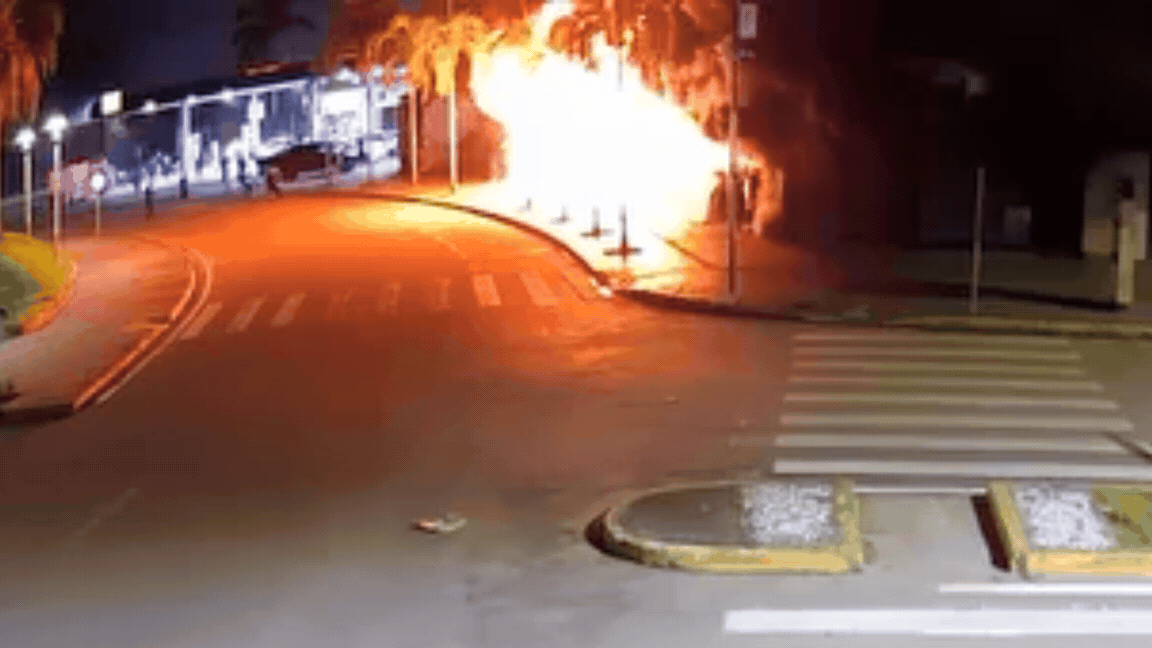 Vídeo: incêndio destrói restaurante em Sinop (MT)