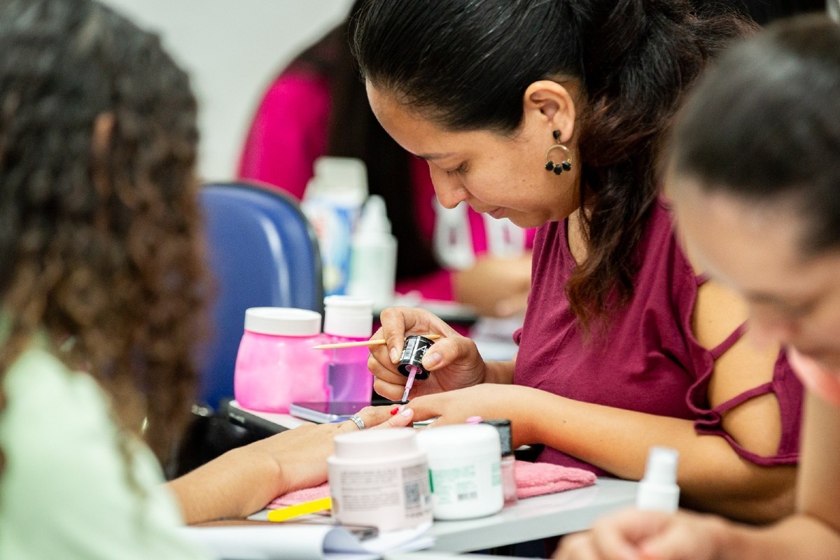 Campo Grande abre vagas para cursos gratuitos de manicure e informática