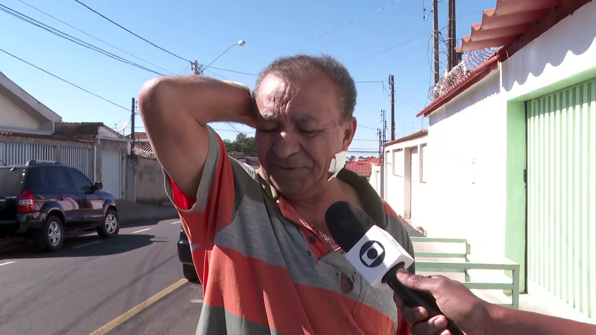 Comerciante se emociona após sobreviver a tiros no rosto durante tentativa de assalto em Franca; VÍDEO