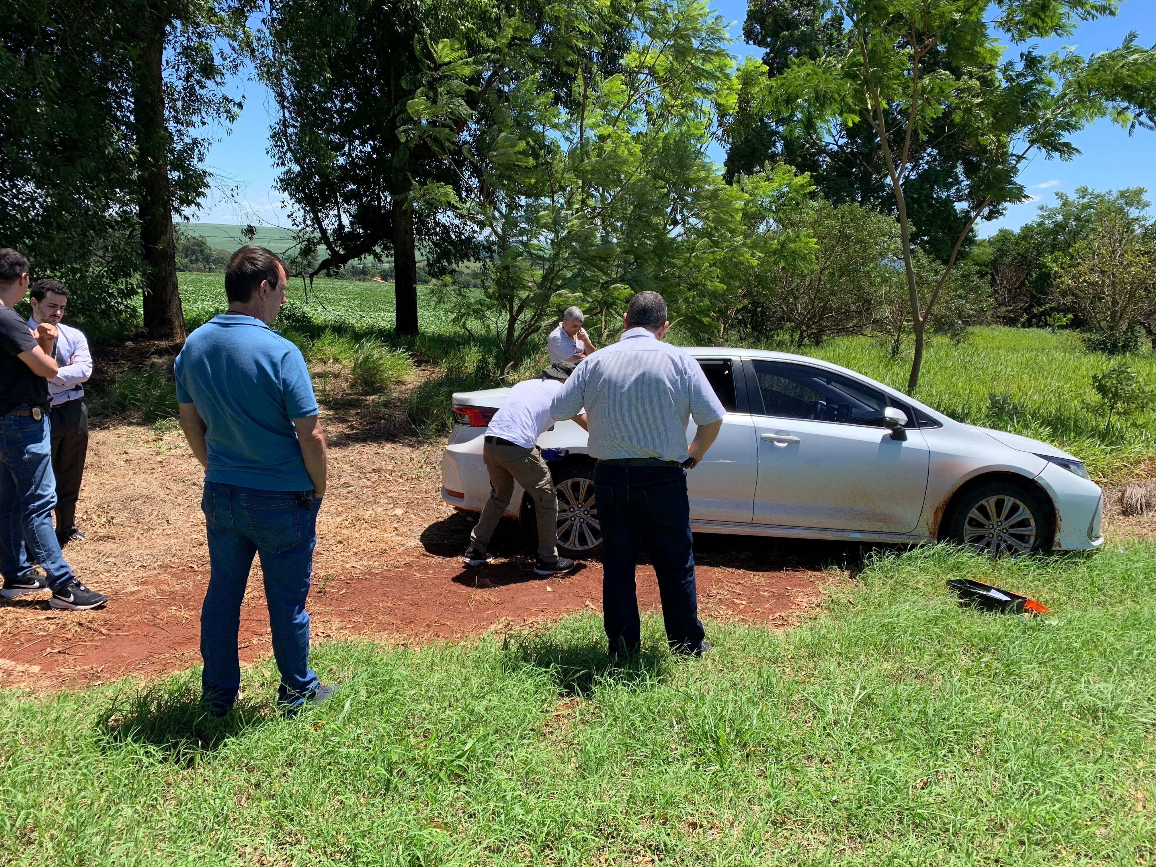 Polícia localiza carro roubado durante assalto a diretor de indústria de alimentos em Santa Cruz do Rio Pardo