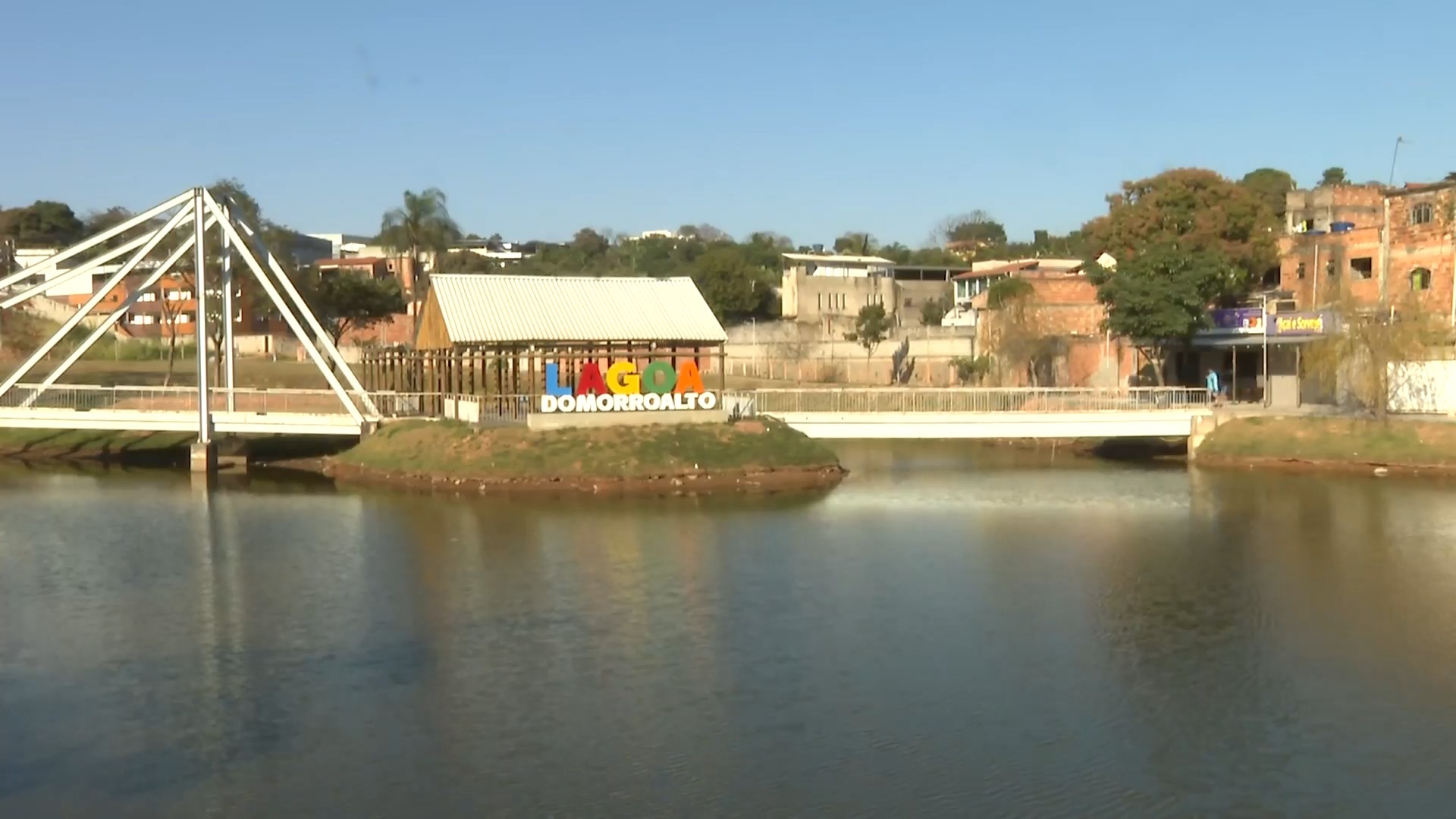 Lagoa revitalizada há dois anos em Vespasiano acumula queixas sobre manutenção, segurança e drenagem
