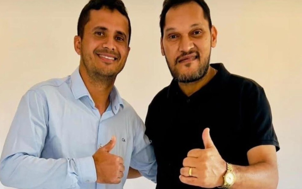 À esquerda, o prefeito Eli Carlos dos Anjos Santos (PSDB), conhecido como Lica e, a direita, o vice-prefeito José Aroldo Muniz dos Reis (PDT). — Foto: Reprodução/Redes Sociais
