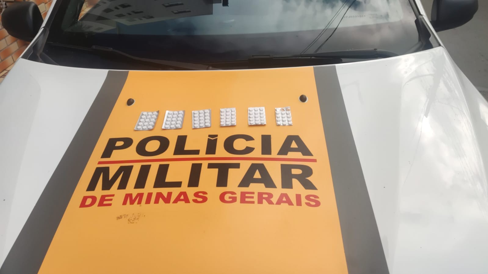 Após ultrapassagem em local proibido, dono de caminhão é preso com rebite e admite que distribuía droga a ajudantes
