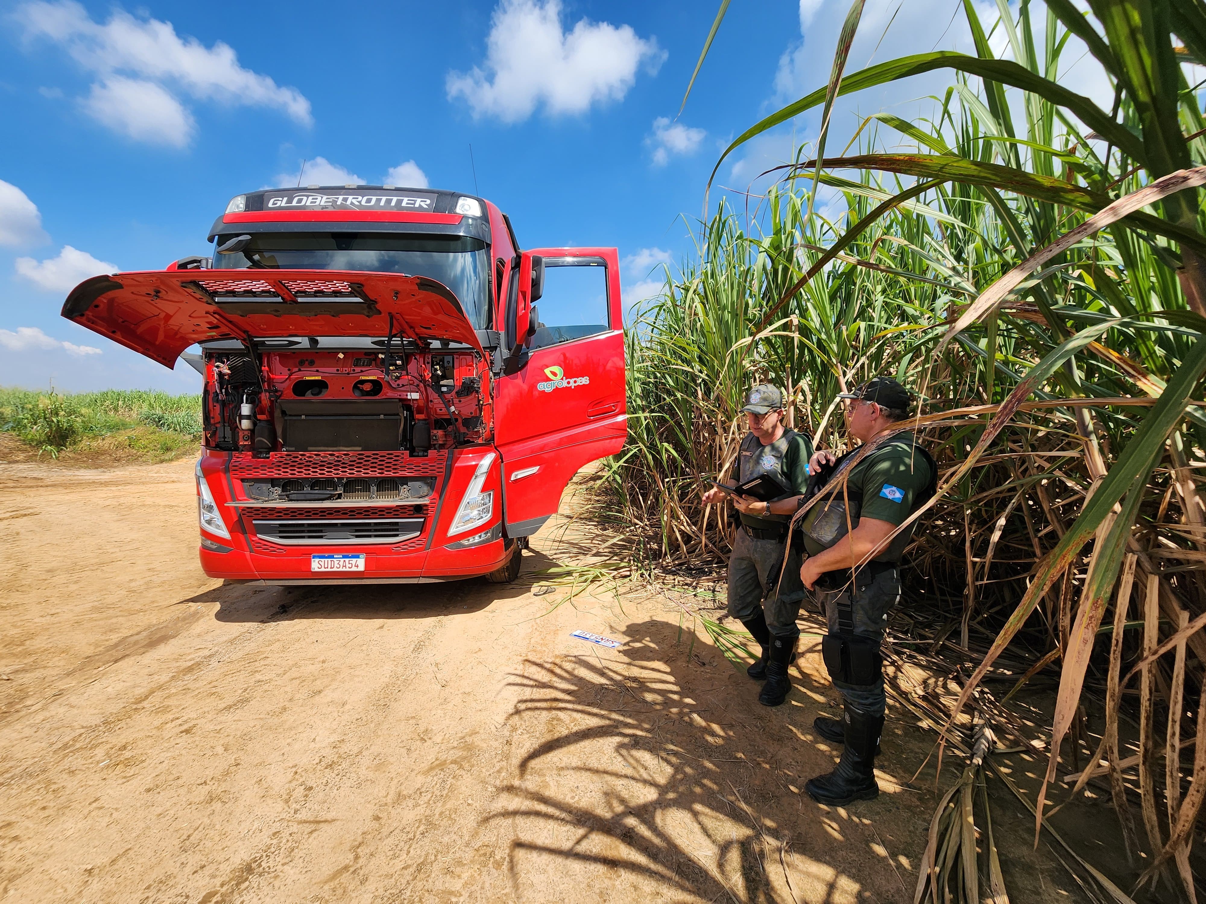 Carreta roubada carregada com soja e avaliada em R$ 90 mil é achada em Limeira