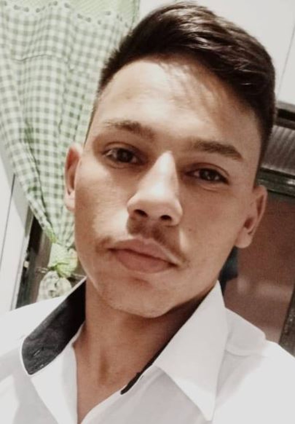 Luan Pereira Toesca dirigia carro envolvido em acidente em vicinal entre Itobi e Vargem Grande do Sul — Foto: Reprodução/Facebook