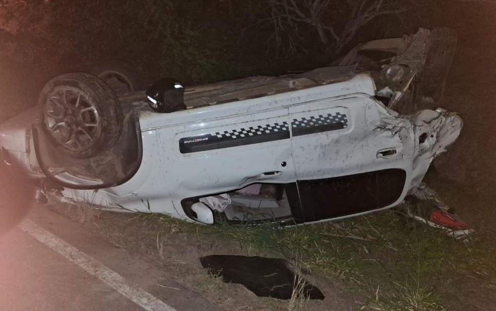 Veículo em que Joilson estava foi atingido por outro e capotou. — Foto: Polícia Rodoviária Estadual