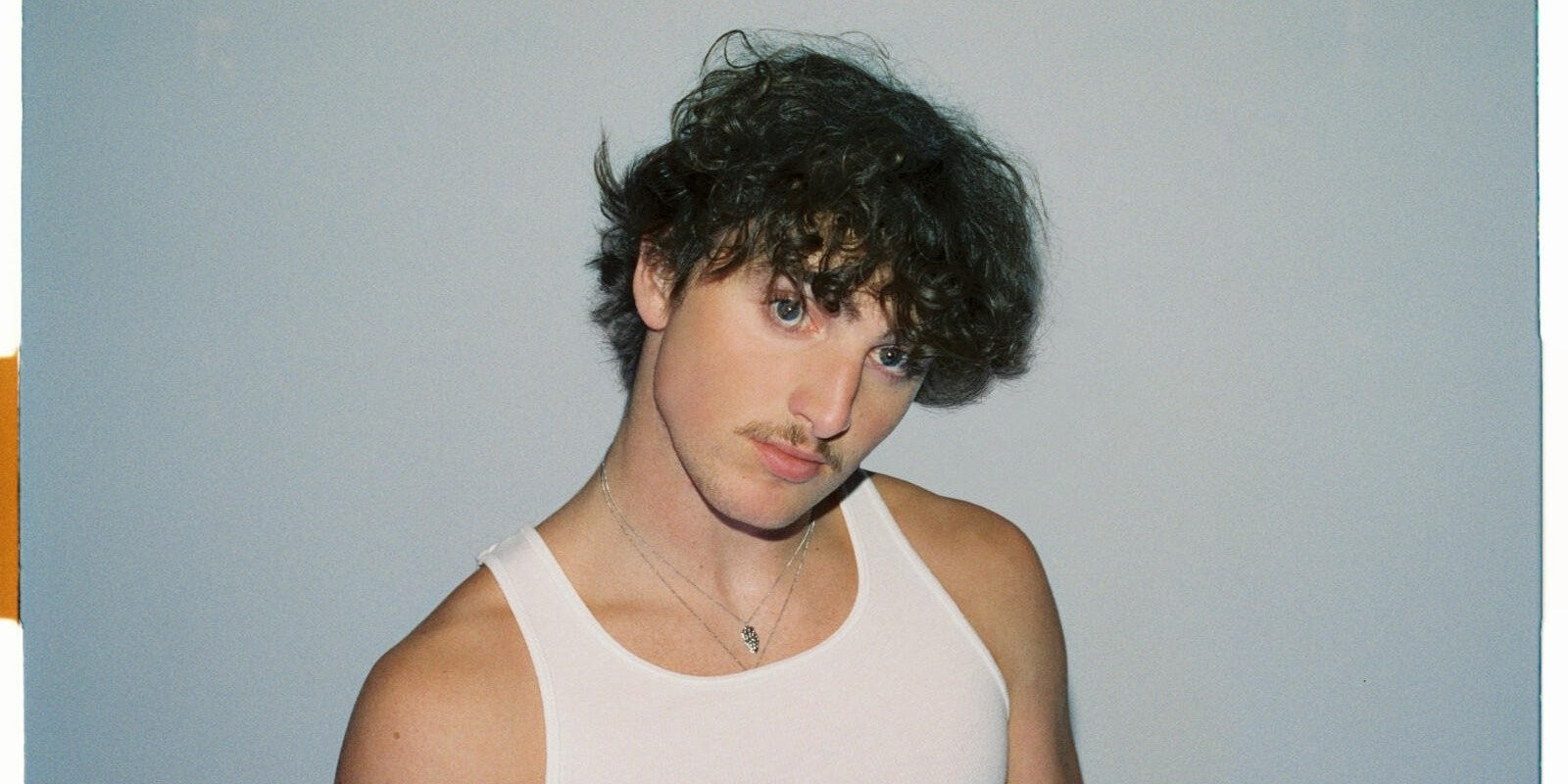 Dilemas masculinos no Lolla… artistas cantam desafios e privilégios de ser homem em 2025