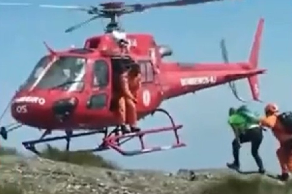 Transporte de paciente que foi avisado sobre transplante quando estava na região da Serra dos Órgão — Foto: Redes Sociais/Reprodução