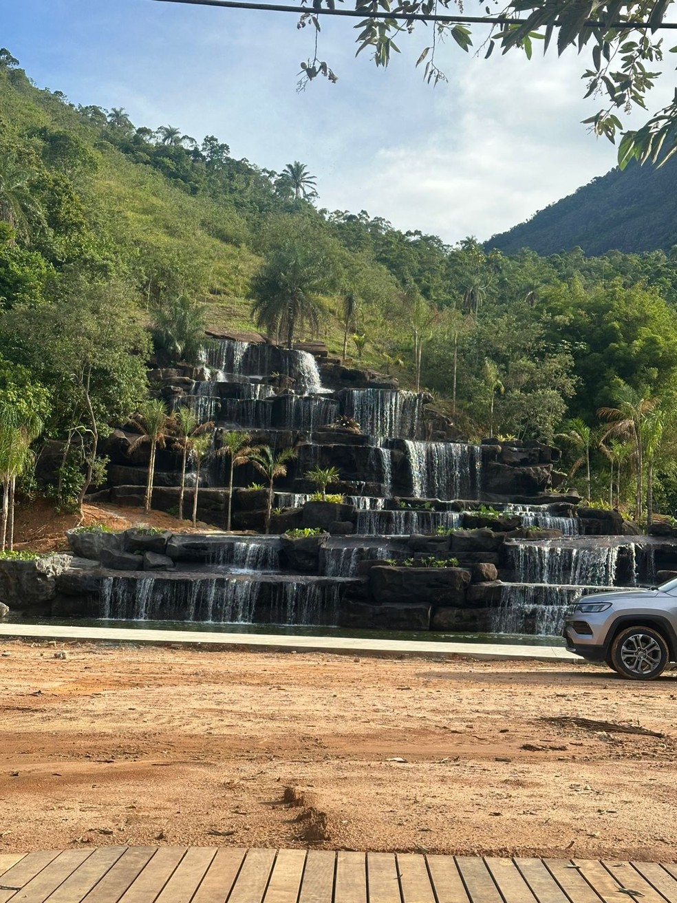 Morador de Magé constrói cachoeira sustentável de 25 m de queda e captação de água da chuva — Foto: Arquivo pessoal