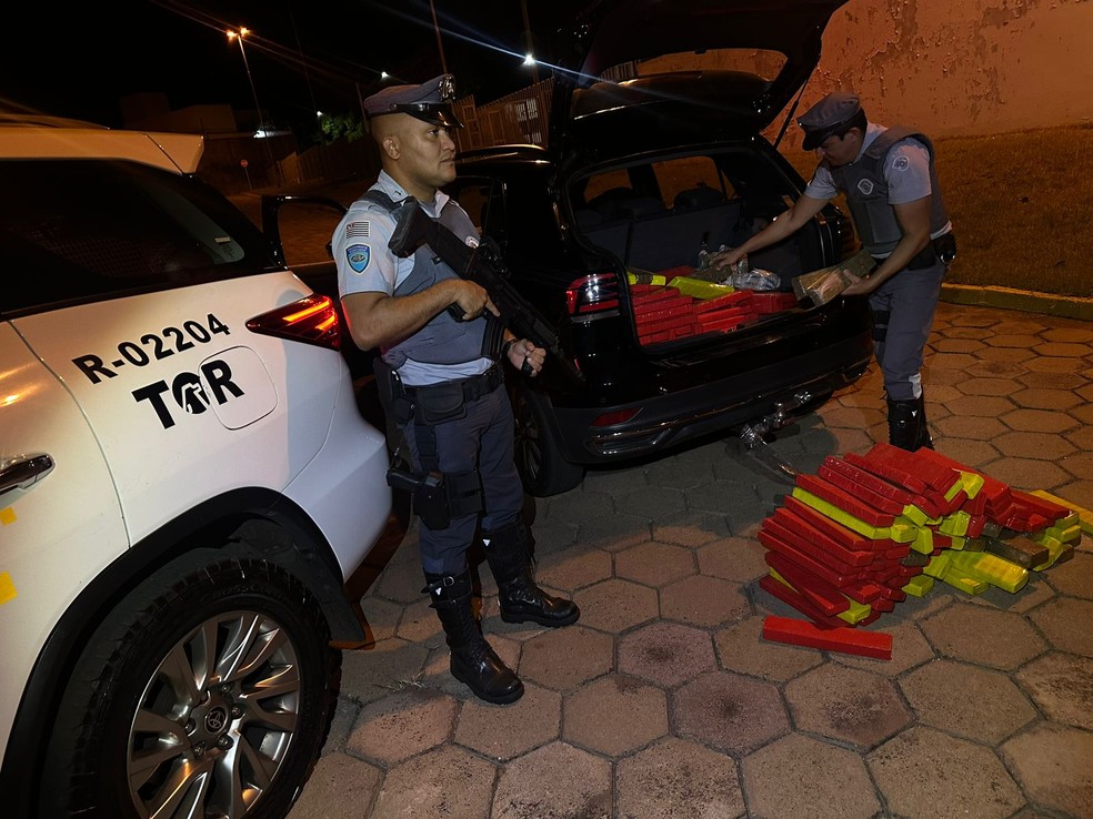 Dupla é presa por tráfico de droga em Presidente Prudente (SP) — Foto: Polícia Rodoviária