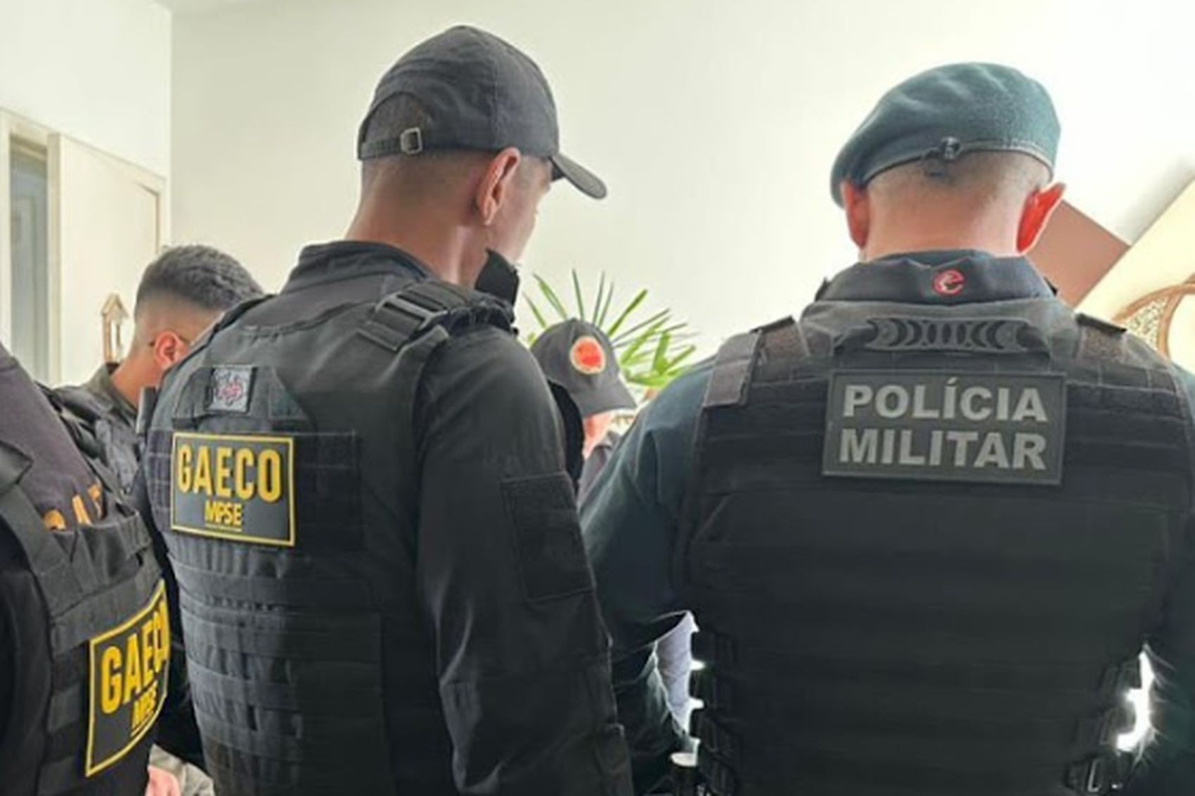 Operação contra grupo neonazista cumpre mandado de busca e apreensão em Aracaju