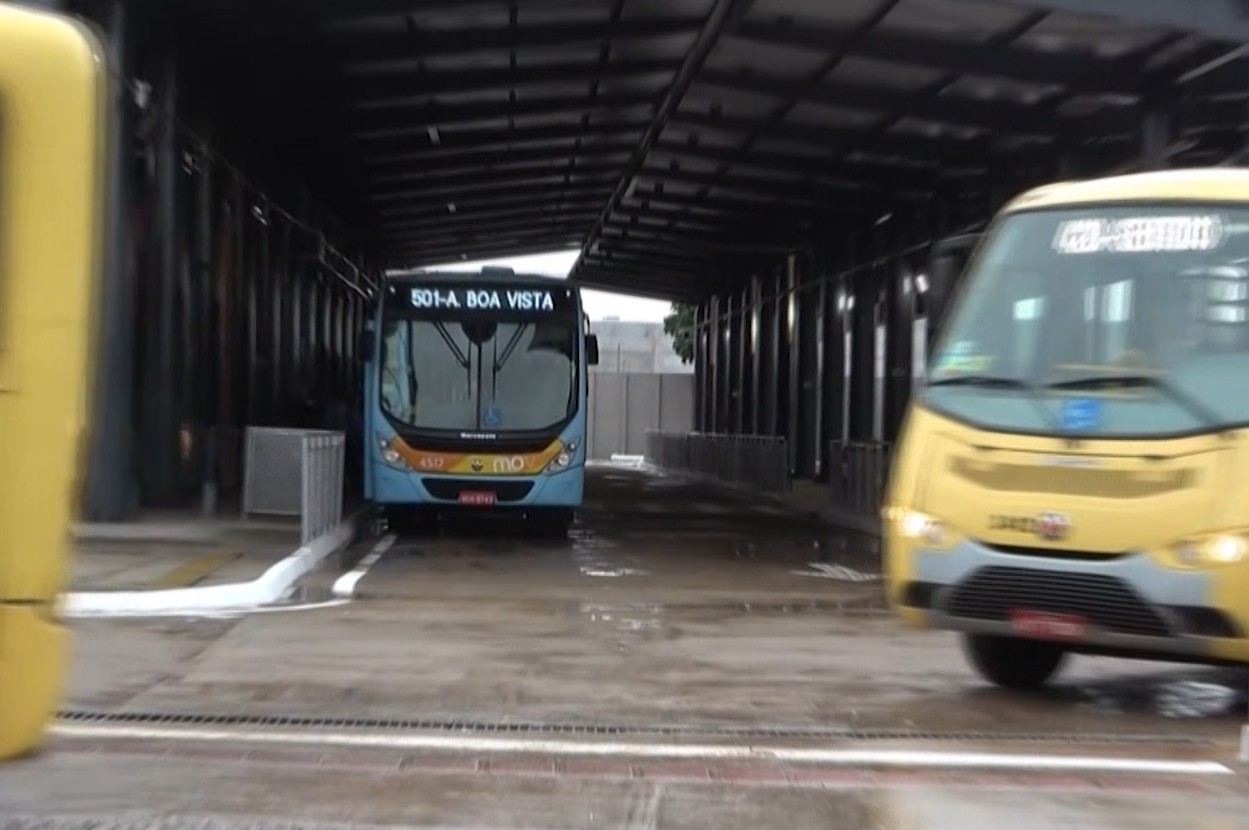 Homem de 42 anos é preso suspeito de passar a mão em corpo de criança em ônibus e culpar lotação, em Londrina
