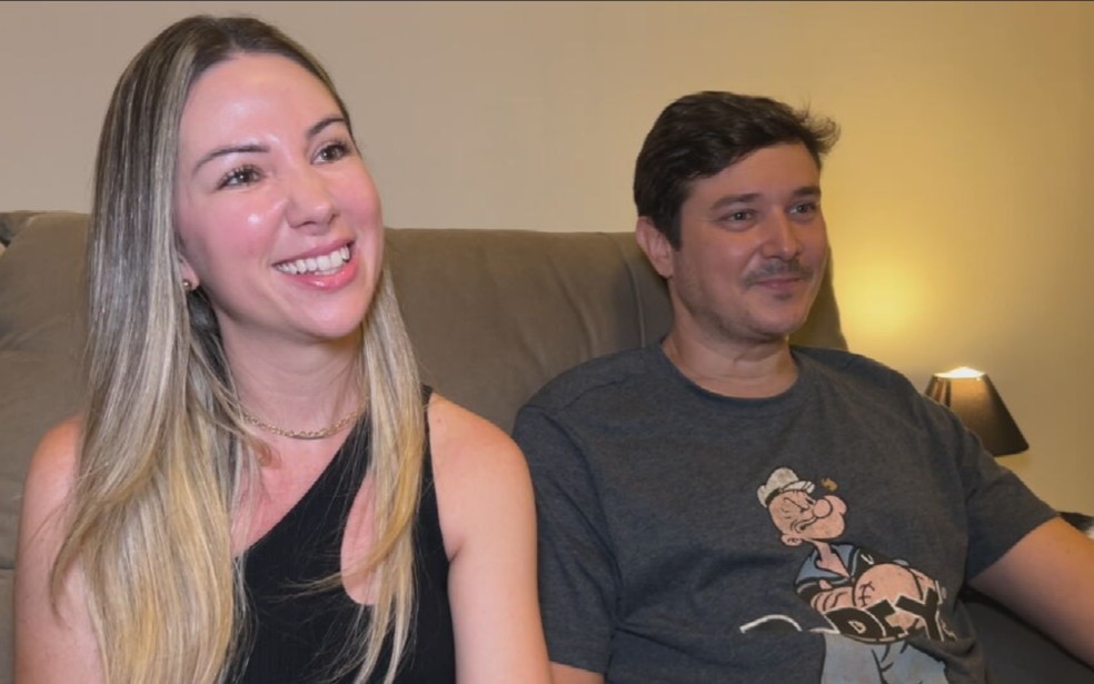2 de 9
Wendel Tinti Panza e Camila Garbi Xisto, moradores de Catanduva (SP) s&atilde;o tutores do gato St&eacute;fano &mdash; Foto: TV TEM/Reprodu&ccedil;&atilde;o