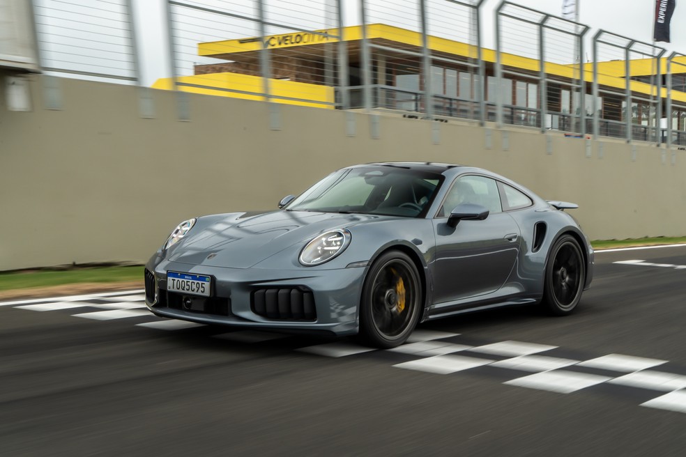 Porsche 911 Turbo S no autódromo Velocitta em Mogi Guaçu (SP) — Foto: Divulgação / Porsche