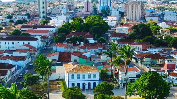 Kit churrasco e R$ 1 mil: Prefeitura em MG vai premiar moradores em concurso de rua mais enfeitada para a Copa